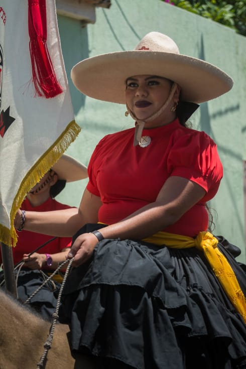 Rosaura Prieto López holding the escaramuza flag.