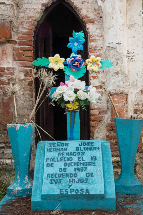 A grave in the Panteón Municipal in San Cristóbal de las Casas, Chiapas.