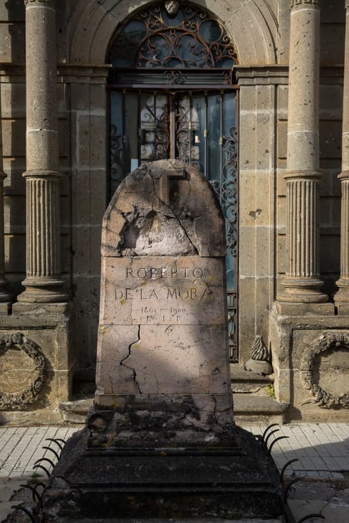 Tomb of Roberto de la Mora, 1863-1900, in the Panteón de Mezquitán, Jalisco.