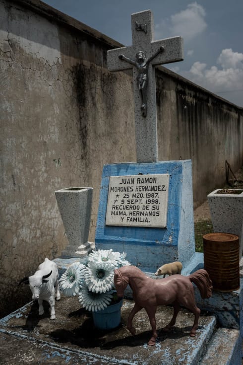 A grave for a child, Juan Ramón Morones Hernández, born 25 March 1987, died 9 September 1998. Remembered by his mother, siblings and family.