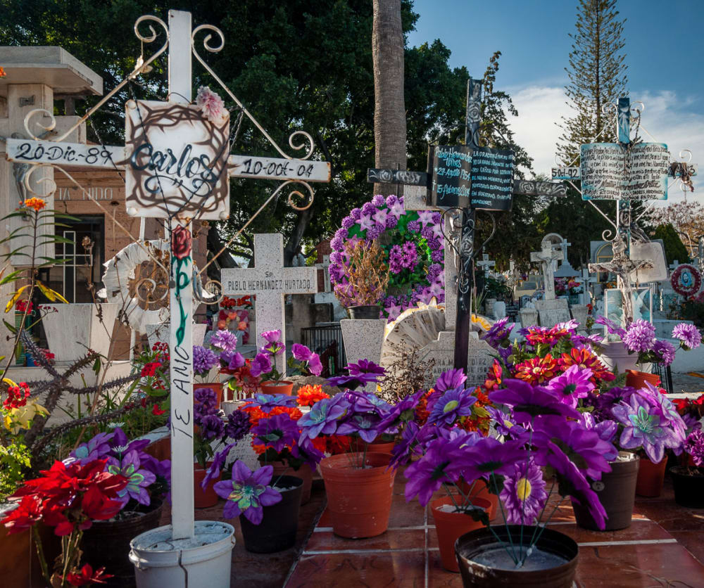 A tomb in Chapala, Jalisco, arranged for the Día de los Angelitos.