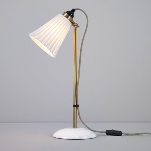 Hector Pleated Satin Brass Bordslampa Medium