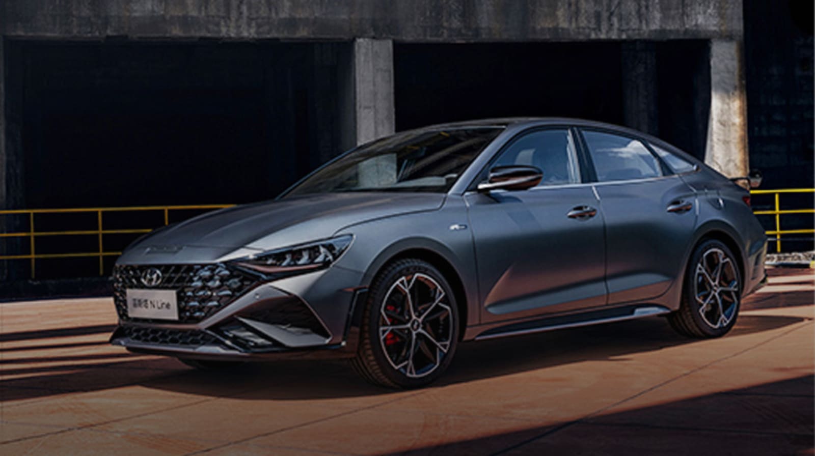 Hyundai Elantra — gallery photo 2