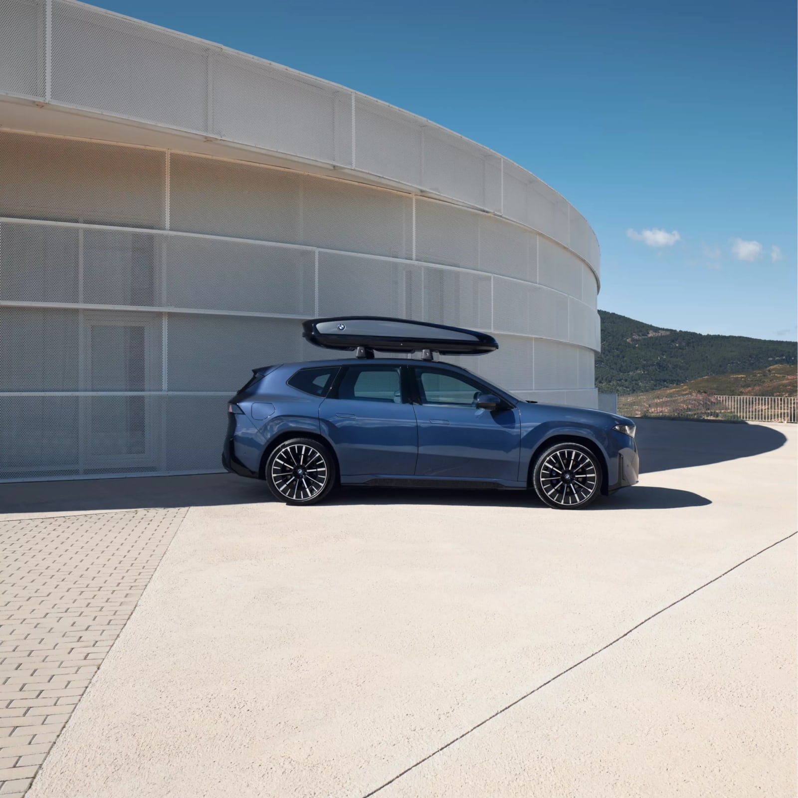 BMW iX3 — gallery photo 1