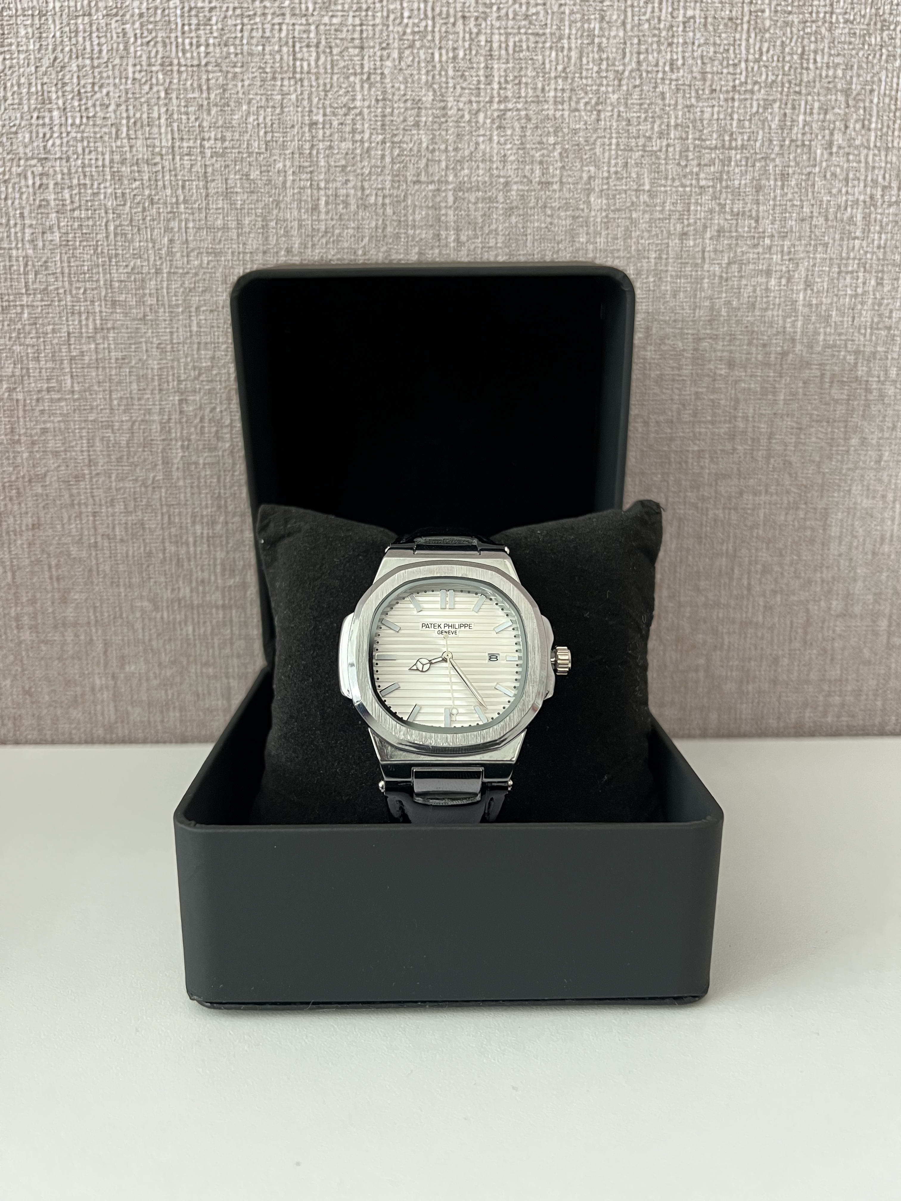PATEK PHILIPPE NAUTILUS HOMME BOITE SIMPLE