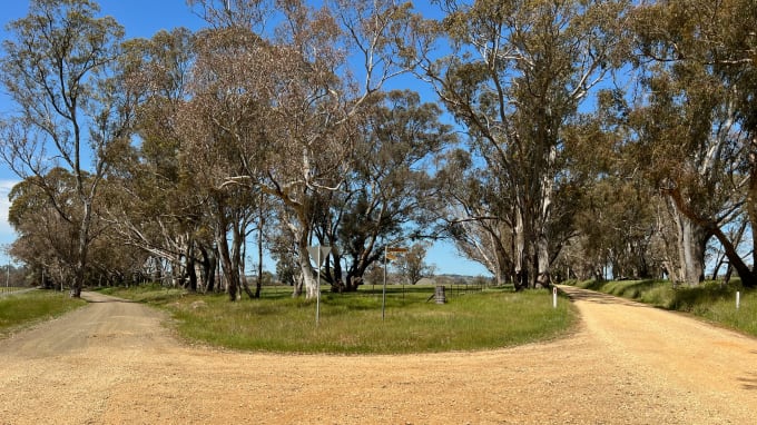 Two unsealed roads diverging from the center