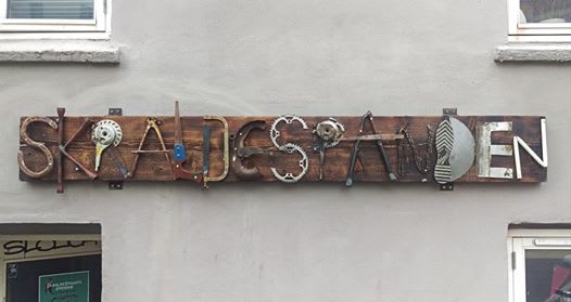 We still have two spaces for rent in Skraldespanden!