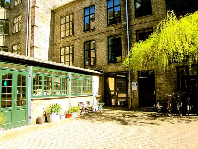 Fremlejer plads i tekstilværksted på Nørrebro