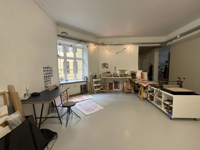 Atelier med vindue og fantastisk beliggenhed