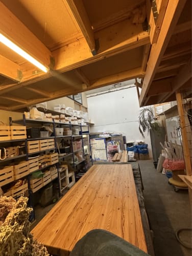 Stort lyst atelier/værksted med to rum og varme