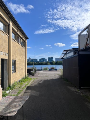 Nordhavn, kontor/studie i egen isoleret container med udsigt ledigt i værkstedsfællesskab