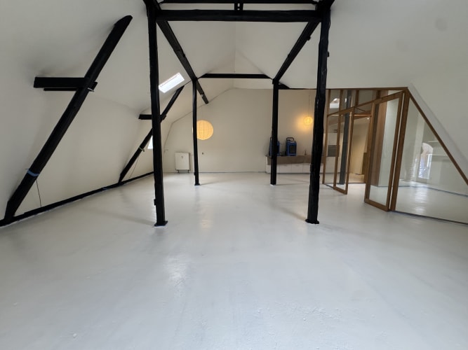 Kontorplads udlejes i charmerende baghus