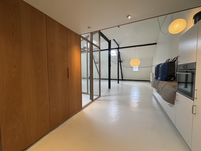 Kontorplads udlejes i charmerende baghus