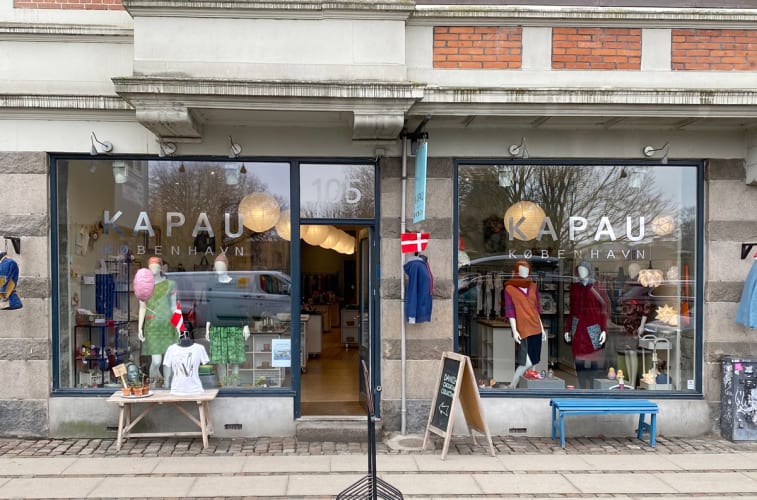 Vi søger en kollega og designer til vores 160m2 store og smukke KAPAU butik midt i København 