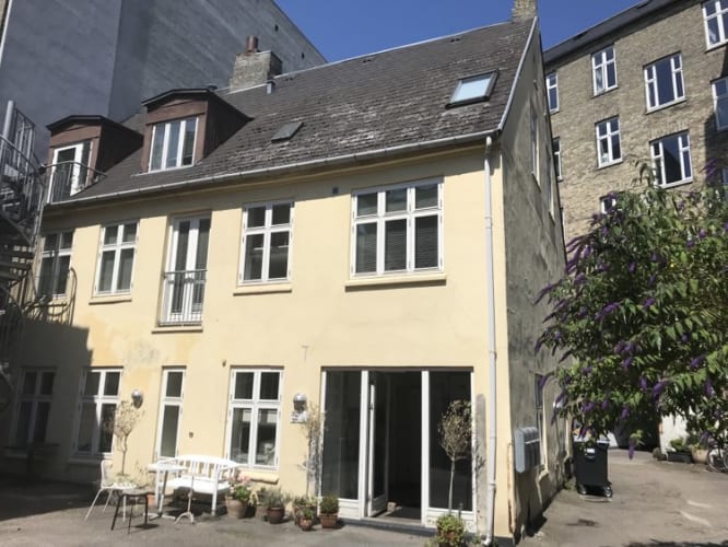 atelier plads i dejligt baghus på Frederiksberg/Vesterbro