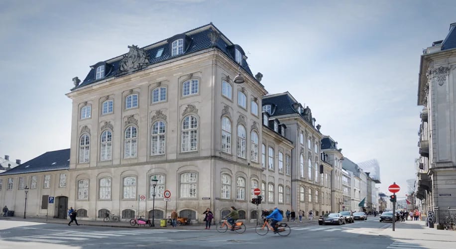 1 PLADS TILBAGE / VÆRKSTEDSPLADS MIT I CENTRUM / KONGENS NYTORV