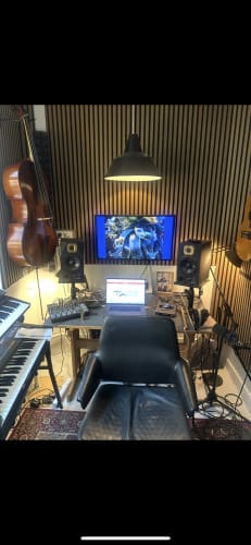 fremlejer lille studie på vesterbro over sommeren