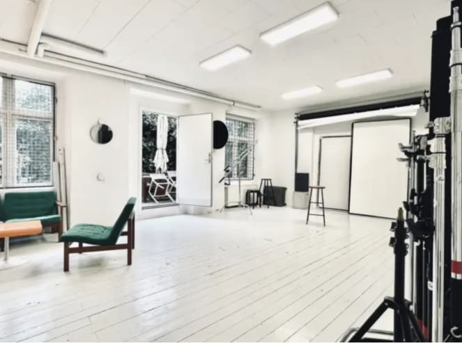 Kontorplads i fotostudie på Værnedamsvej 
