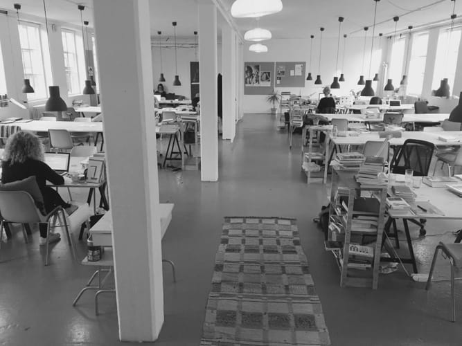 Specialekontor med plads til jobsøgende akademikere 