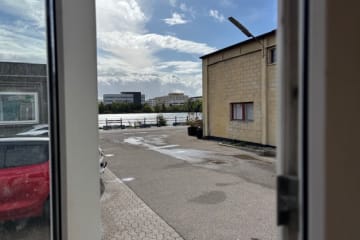 Kontor/atelier/studie i egen isoleret container med udsigt til havnebassing
