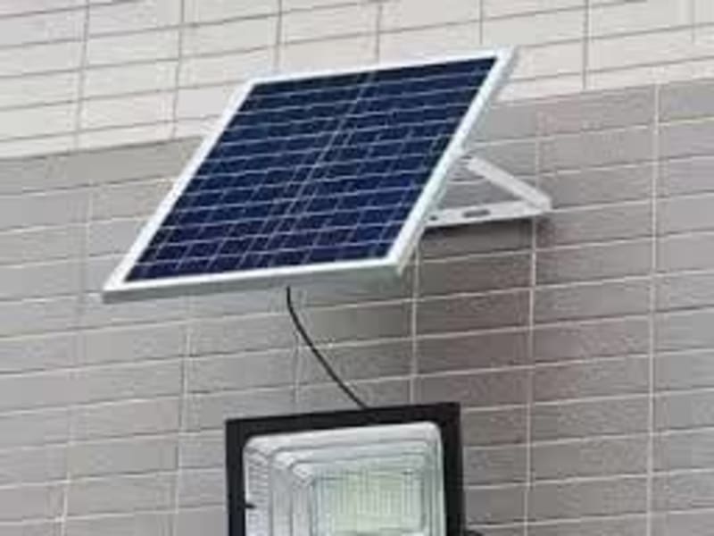 Flood light 