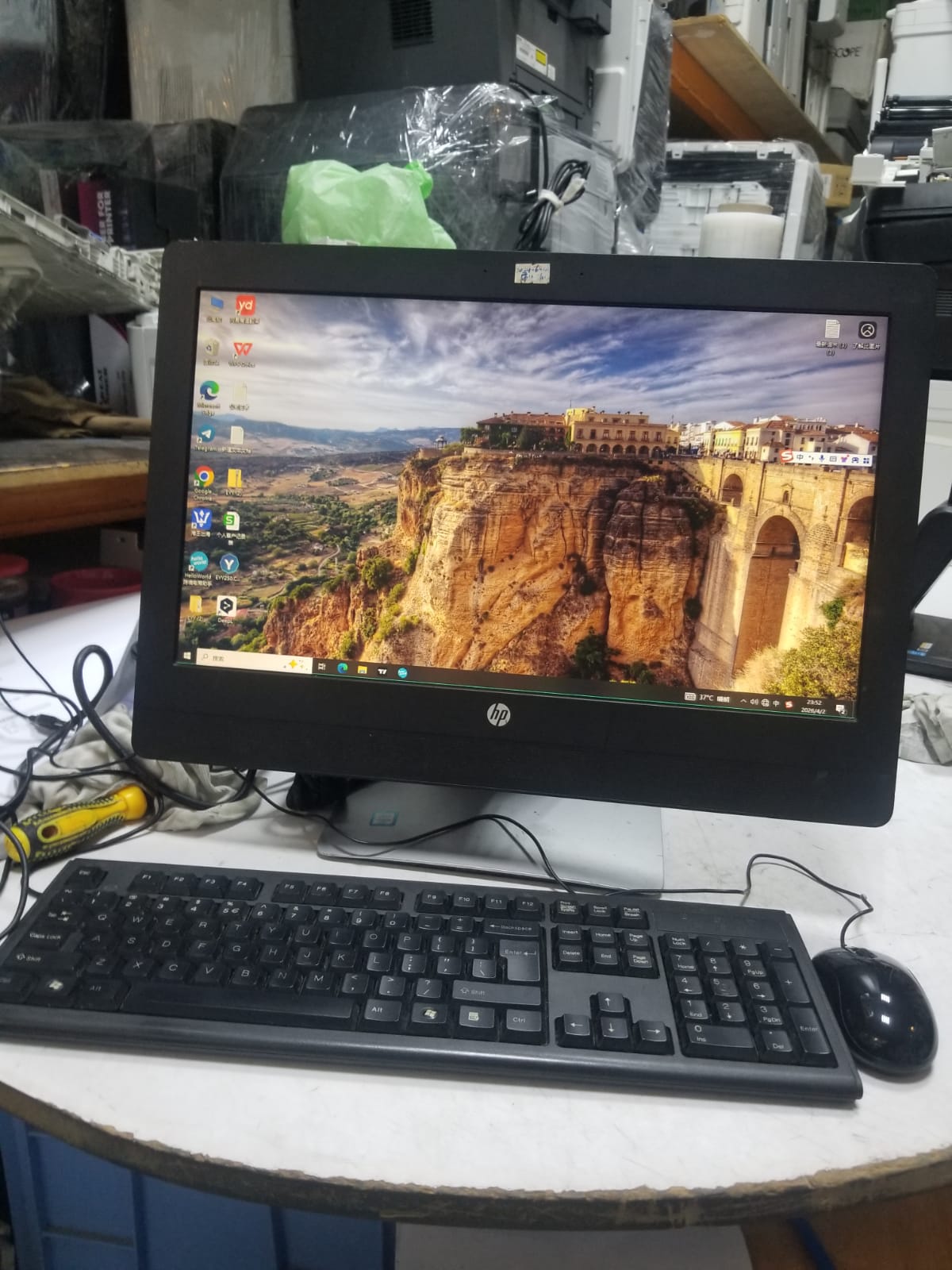 Core i5, 6th Gen, 8GB RAM, 256GB SSD by HP – All In One