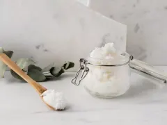 Мнения о пользе йодированной соли расходятся: одни считают ее панацеей от йододефицита, а другие — бесполезной и даже опасной для здоровья