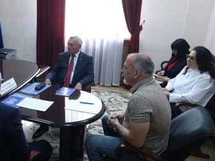 Спикер ЗСК Юрий Бурлачко провел прием граждан в региональной общественной приемной