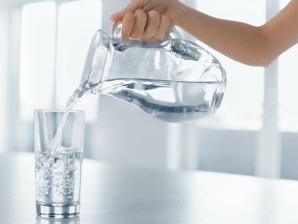 Вот что вам нужно пить каждое утро: 1 стакан такой воды натощак разжижает кровь и защитит сердце