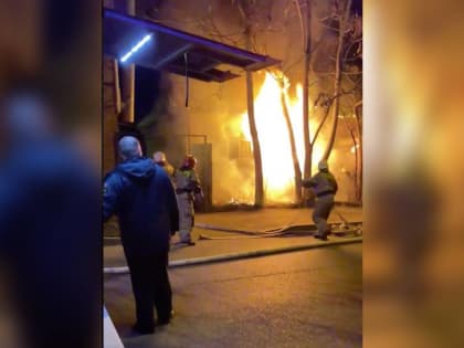 В Краснодаре ночью 3 января загорелся дом на улице Костылева
