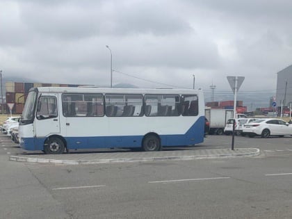 В Новороссийске ищут владельца автобуса-заброшки