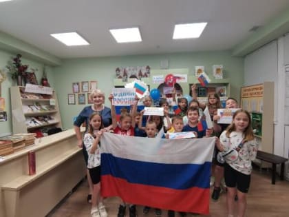 Патриотический час «Я живу в России» прошел в библиотеке поселка Агроном