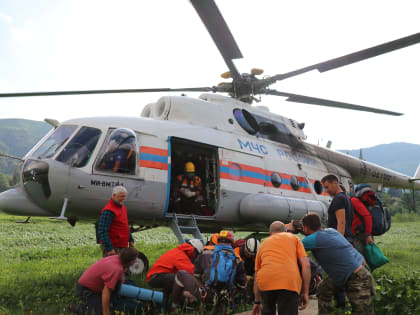 В Сочи спасатели на вертолете эвакуировали с горы Фишт сломавшего ногу туриста