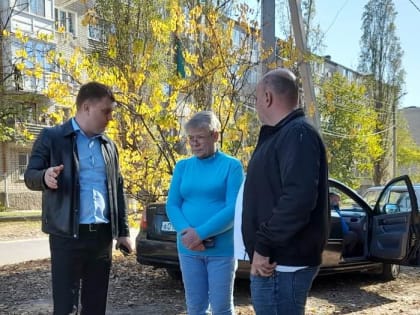 Благоустройство территории в районе дома 6 по улице Коммунистической обсудили сегодня с выездом на место