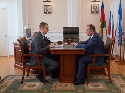 Глава Геленджика провел рабочую встречу с начальником управления потребительского рынка и услуг