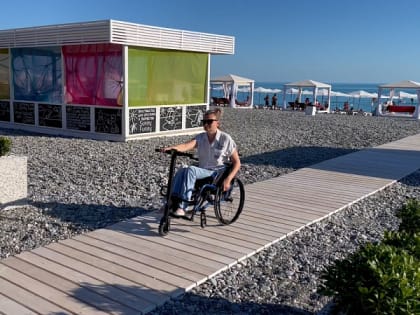 Все пляжные территории Сочи к лету оборудуют дополнительными элементами безбарьерной среды