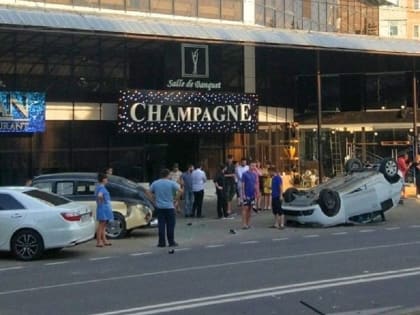 В Краснодаре водитель Infiniti устроил ДТП. Пострадала женщина