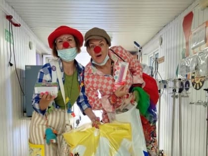 Медицинские клоуны поддержали маленьких пациентов краснодарской краевой больницы