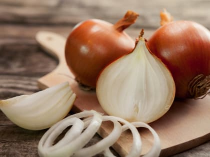 От рака до диабета: как употребления сырого лука летом может защитить от болезней