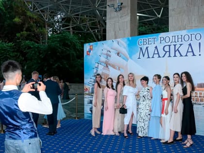 В Сочи в городском выпускном вечере приняли участие более 2000 выпускников