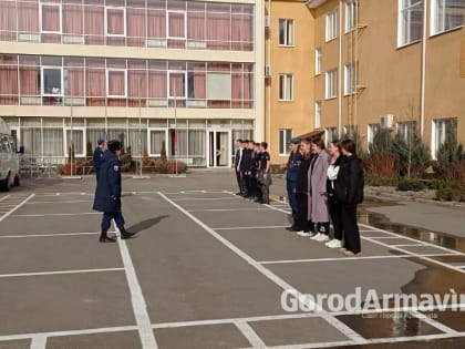 Ученики школ № 14 и 15 Армавира прошли курсы начальной военной подготовки