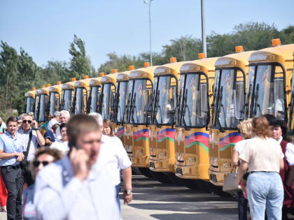 Школьный автопарк большого Геленджика пополнился новыми автобусами