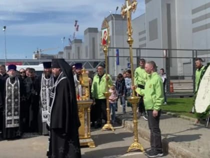 У мемориала рядом с «Крокус Сити холлом» прошла панихида на 40-й день по погибшим  в теракте