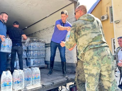 Депутат Госдумы Сергей Алтухов доставил 20 тонн питьевой воды в пострадавшие от стихийного бедствия населенные пункты в Туапсинском районе