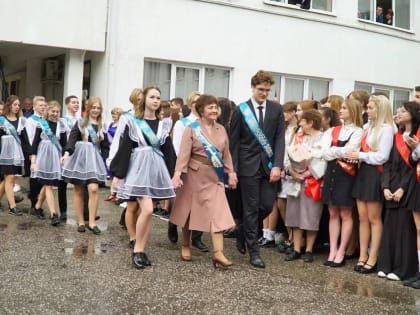 Глава Геленджика поздравил школьников с Праздником последнего звонка