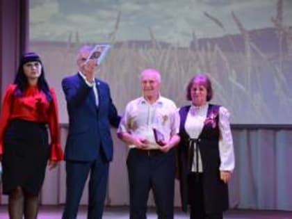 Староминским аграриям вручили награды за вклад в развитие АПК