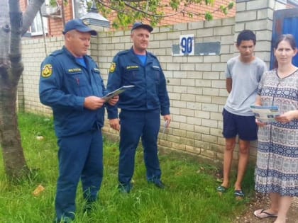 Сотрудники МЧС России проводят инструктажи