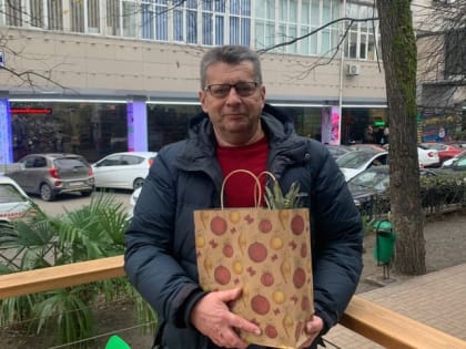 Эдуард Обухович поздравил жителей округа с праздниками