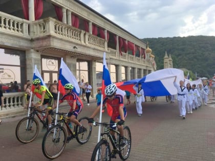 День Государственного флага отметили округа Геленджика