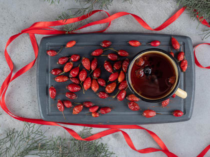 Лечит аритмию, стенокардию, гипертонию и чистит кровь: на что еще способен отвар шиповника